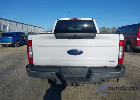2017 Ford F-250 Xlt z USA, uszkodzony, nr VIN 1FT7W2A61HEC56092